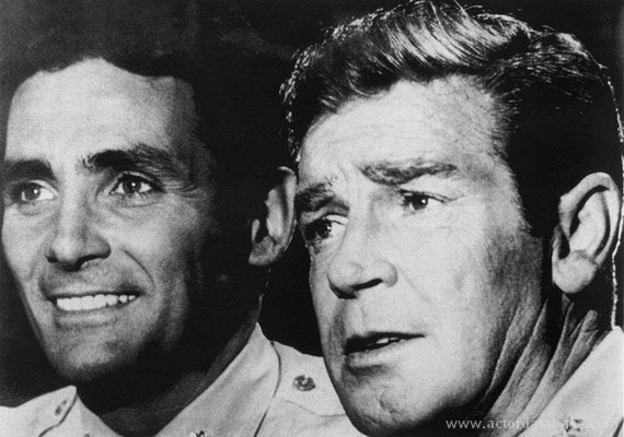 David Hedison and Richard Basehart in Voyage to the Bottom of the Sea